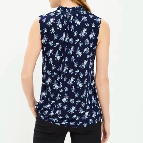 NWT  LOFT  Navy Blue Floral Button Down Sleeveless Shell Blouse - XS - Picture 3 of 8